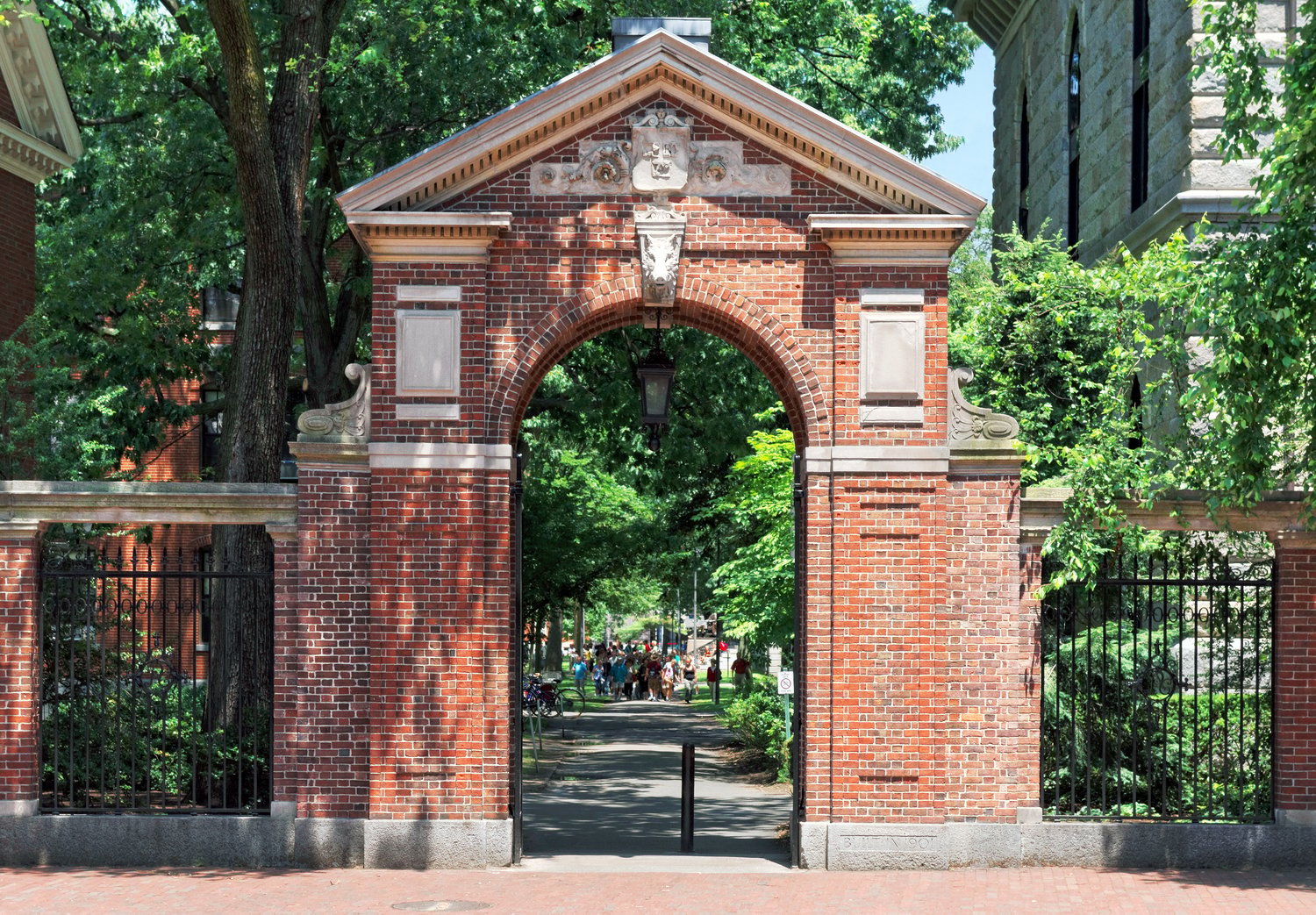 img-SHU_185000900-Harvard-gate